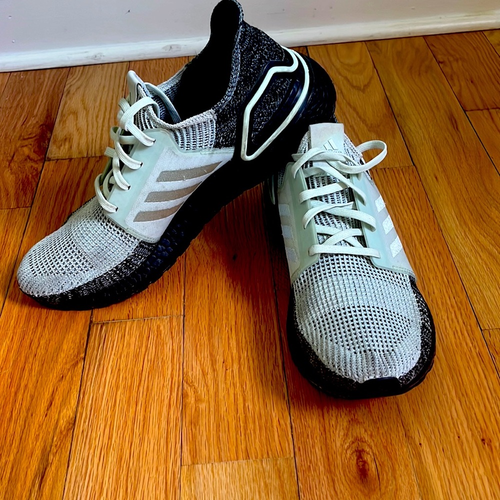 💙💙 Adidas Ultra Boost 19 - Linen Green